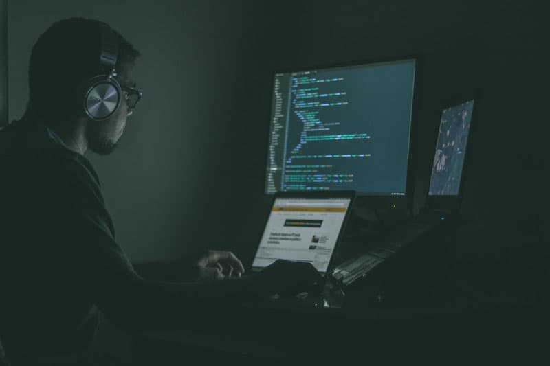 خبير تصميم واجهات وتجربة المستخدم (UI/UX) image